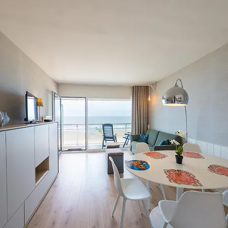 On 6th Floor For Family Apartment *